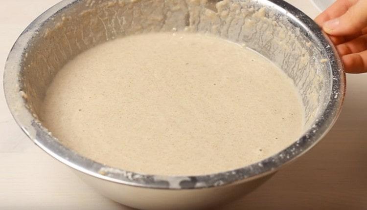 Aluatul trebuie să stea puțin.