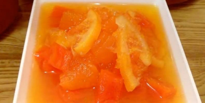 La confiture peut être servie sur la table.