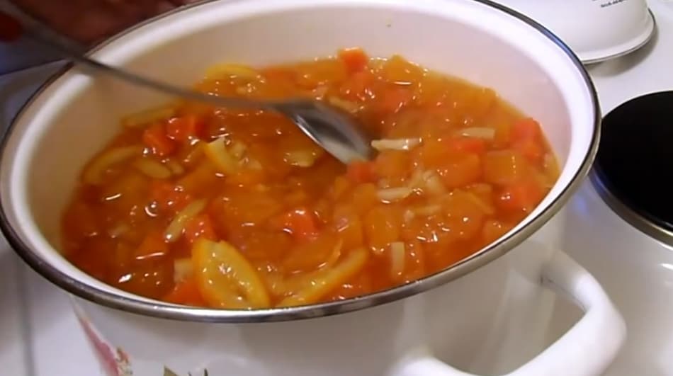 Si vous le souhaitez, vous pouvez également ajouter de la cannelle, des clous de girofle ou d'autres épices.