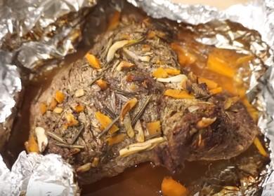 Bœuf délicieux au four en papillote: cuire selon la recette avec photo.