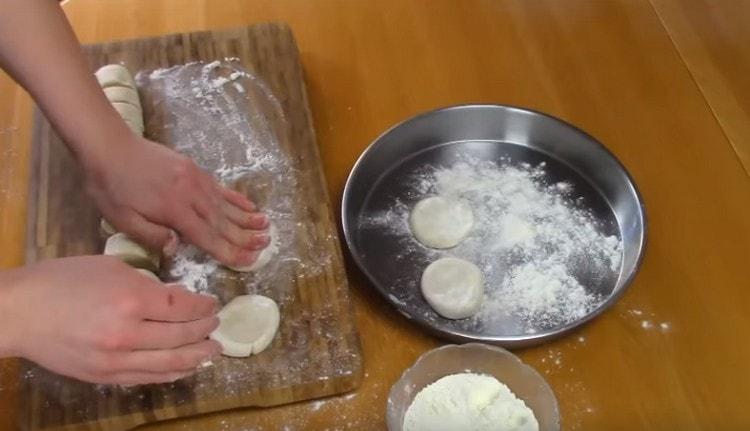 Presionamos cada espacio en blanco en una especie de medallón.