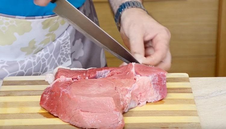 Uvolňujeme maso z filmů a přebytečného tuku.