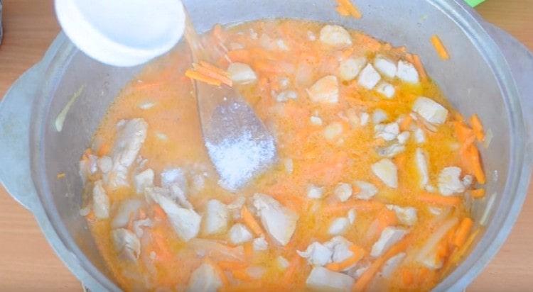 ממליחים את המנה לפי הטעם.