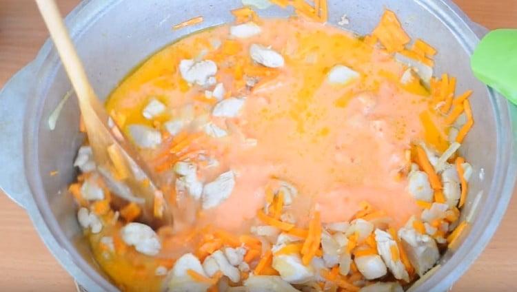 הוסף מים תוך התאמת צפיפות הגולאש.