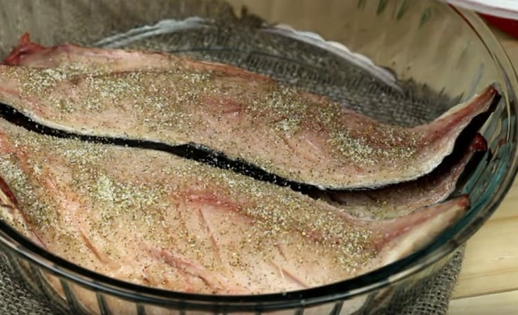 Lad fileten marinere.