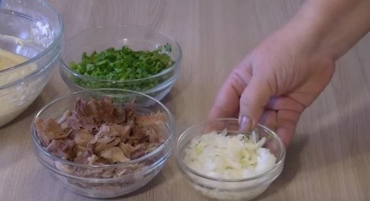 Vi hugger også løg.