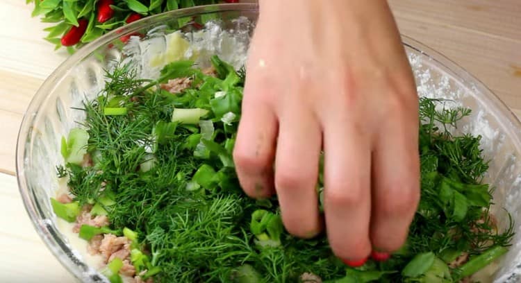 Facem și un strat de verdeață.