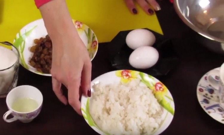 Du skal koge ris på forhånd.