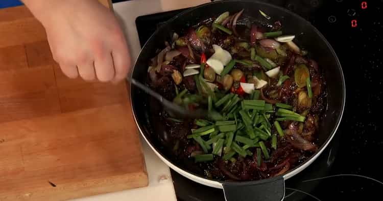 Chcete-li vařit sumce v troubě, smíchejte všechny ingredience.