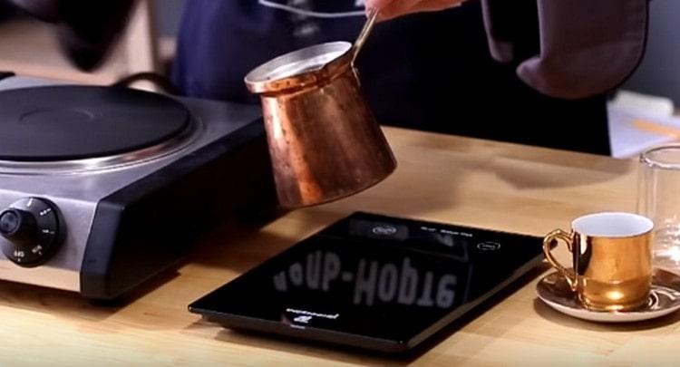 V tuto chvíli smícháme kávu.