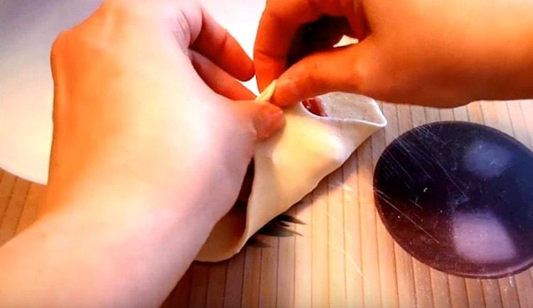 Класическият начин за извайване на манти.