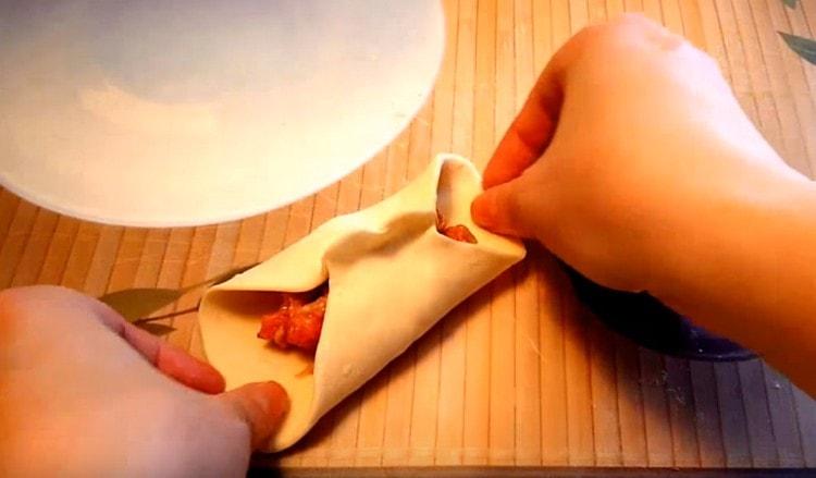 Популярен начин за извайване на манти ще бъде плик.