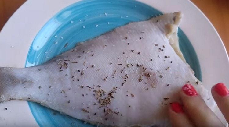 يتبل السمك بالريحان.