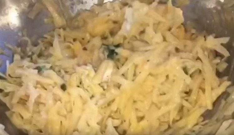 Paghaluin ang masa hanggang sa makinis.