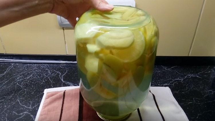 Como você pode ver, a compota de marmelo pode ser preparada muito rapidamente.