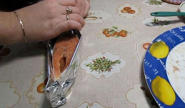 Hvert stykke pakkes i folie.