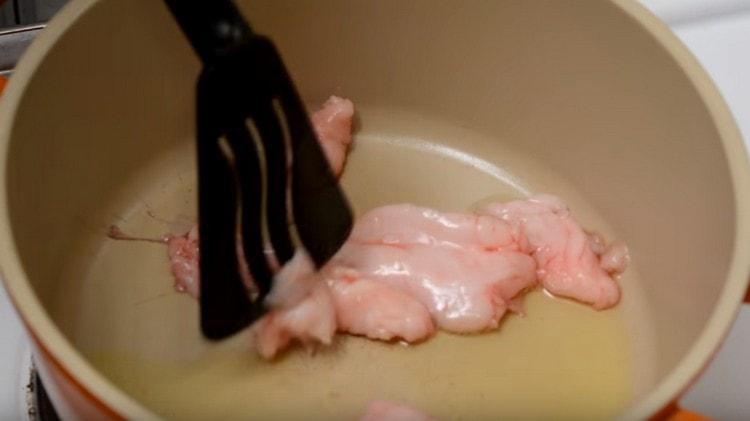 În tocană am înecat grăsimea rămasă din iepure.