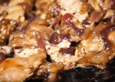 Ein Kaninchen in saurer Sahne, das in einem langsamen Kocher gekocht wird, ist sehr einfach und lecker.