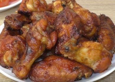 Готвене на ароматни пилешки крилца във фурната с коричка според рецептата със снимка.