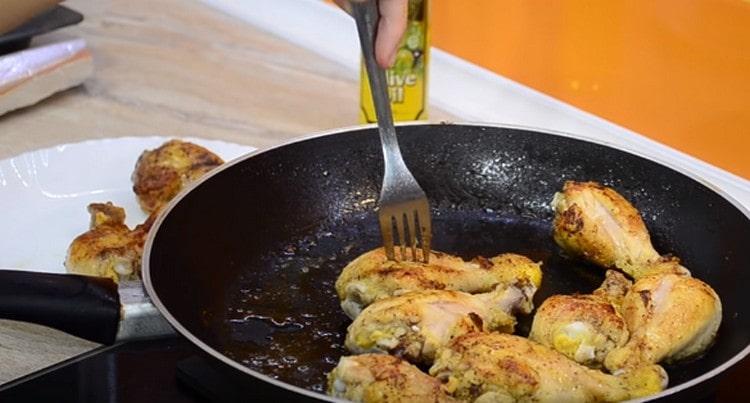 Steg benene, indtil de er gyldenbrune.