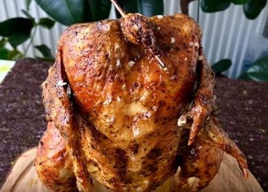 Appetitliches Hähnchen auf einer Flasche im Ofen: Nach Rezept mit Foto garen.