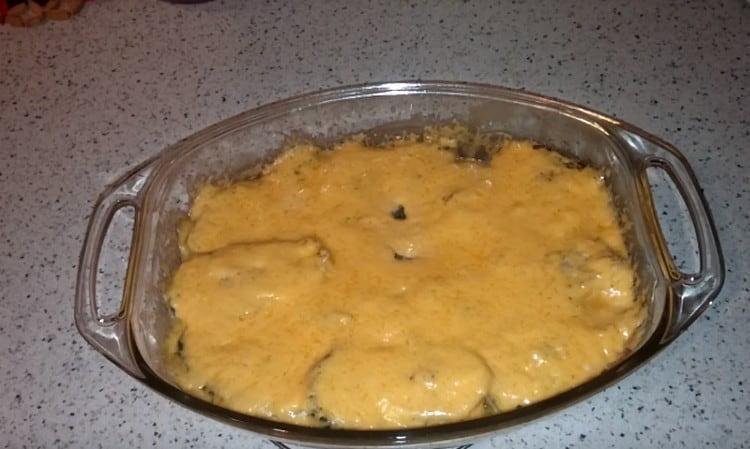 Lacedra според тази рецепта за готвене се получава с вкусна сирене кора.