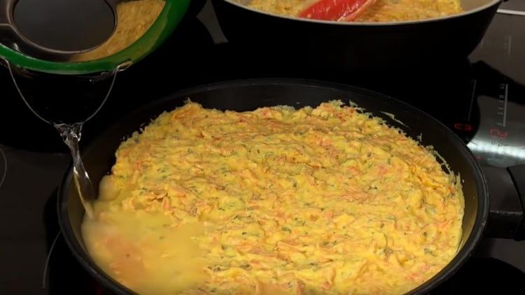 Добавете малко вода към мързеливите кнедли.