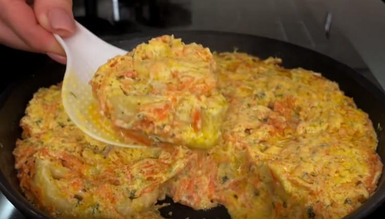 Както можете да видите, тази рецепта със снимки ще ви помогне да готвите нежни мързеливи кнедли в тиган стъпка по стъпка.