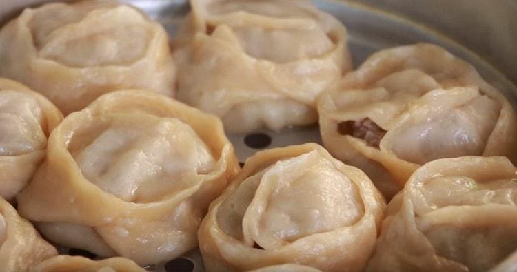 Тази стъпка по стъпка рецепта със снимка ще ви помогне да направите вкусни манти у дома.