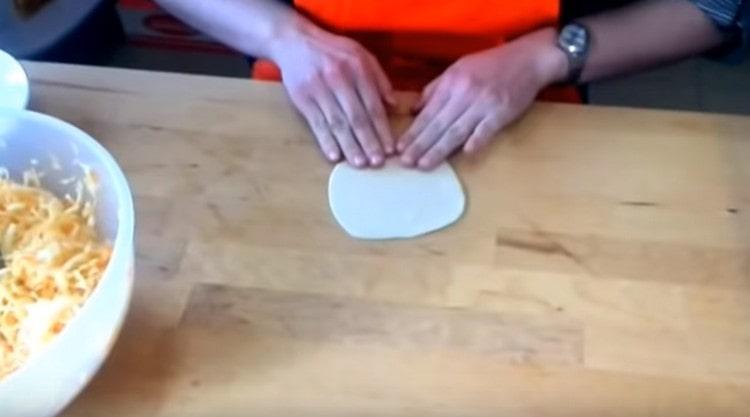 Разточете всяко празно в квадрат, натрошете краищата му.