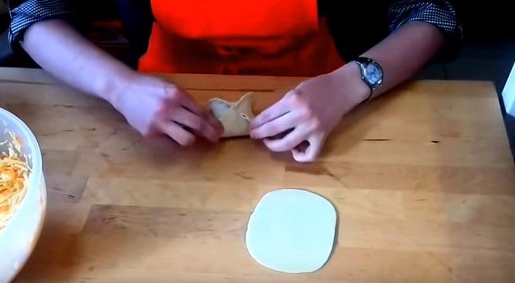 Защипваме дупките, останали след това.