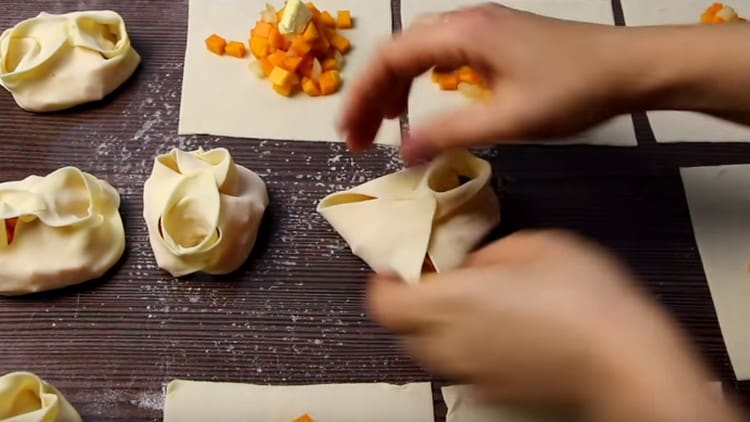 Ang mga sulok ng nagreresultang parisukat ay kailangan ding magkakonekta nang magkasama.