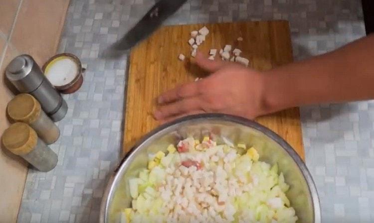 Прехвърляме kurdyuk купа с пълнеж.