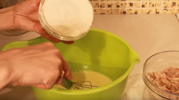 Приготвяме тесто на базата на мляко, брашно, сол.