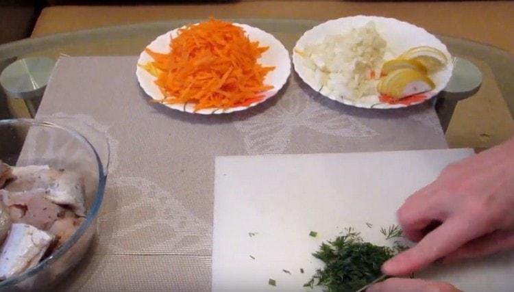 Смелете пресен копър.