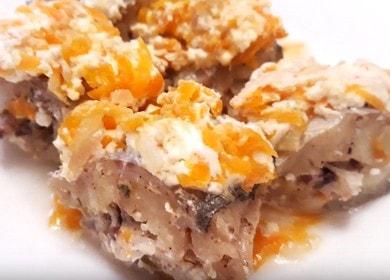 Pollock delicioso cozido com cenouras e cebolas: uma receita com fotos passo a passo.
