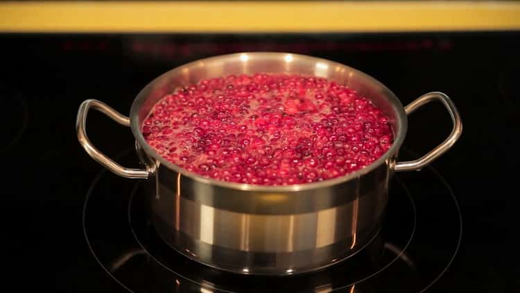 To make fruit from cranberries, boil the ingredients