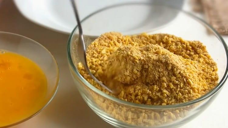 A continuació, enrotlleu la peça a tallar.