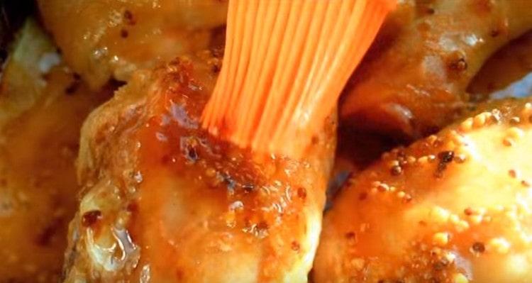 Durant el procés de cocció, és important lubricar les potes alliberades durant la cocció.