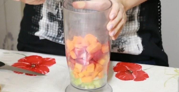 Ultima adaugă morcovi tocați.