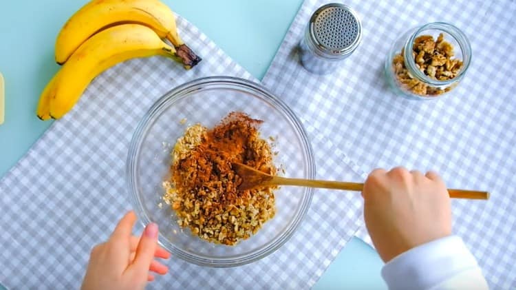 Rør om massen, og tilsæt kanel, hvis det ønskes.