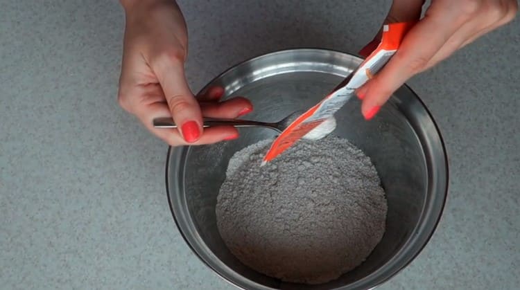 Mischen Sie das resultierende Haferflocken mit Backpulver.