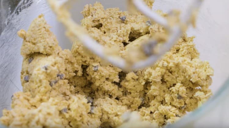 Замесете тестото, готово е.