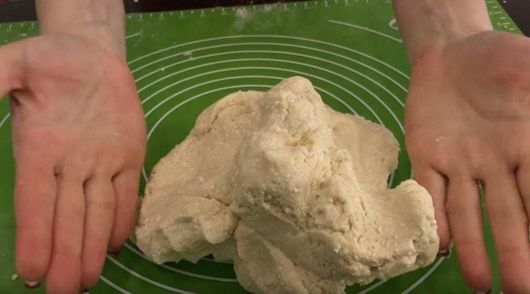 Sbíráme těsto v kom.