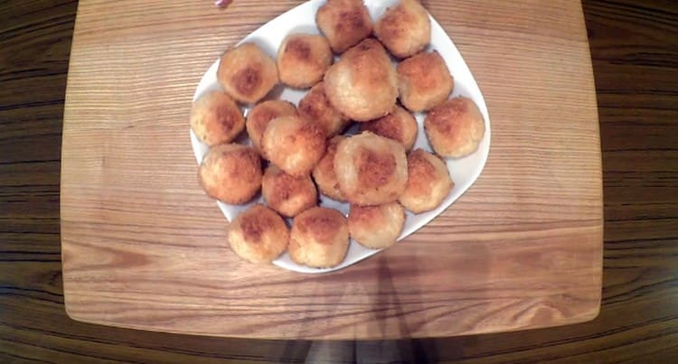 كعكة جوز الهند جاهزة.