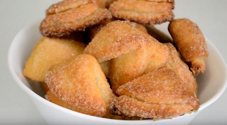 După cum vedeți, Gătirea Urechilor din brânză de căsuță nu este greu de preparat.