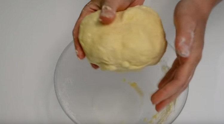 Aluatul gata trebuie trimis la frigider.