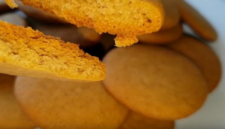 Ces biscuits sans œufs sont parfumés et friables.