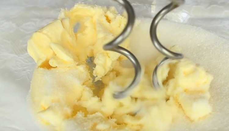Mleté máslo s cukrem.
