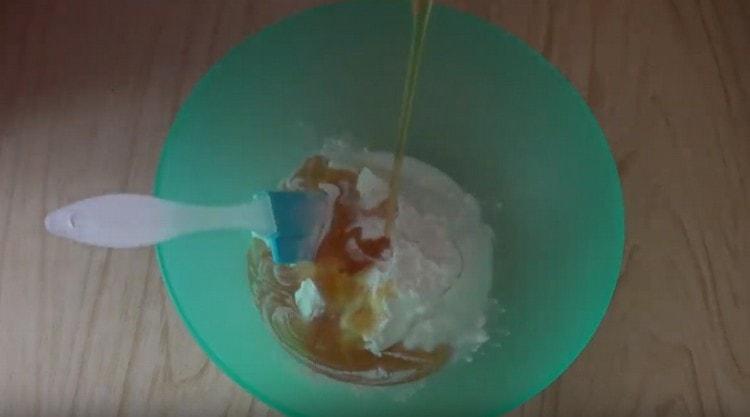 Hemen doğal bal ekleyin.